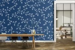 Carta da Parati foglie stilizzate pattern bianco e blu.