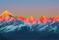 Carta da Parati Paesaggi e Natura Alba Tramonto Montagna Neve