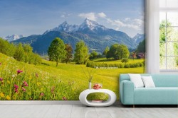 Carta da parati colline verdi in fiore e montagna con neve