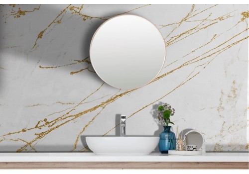 Marble effect wallpaper with gold finishes 2