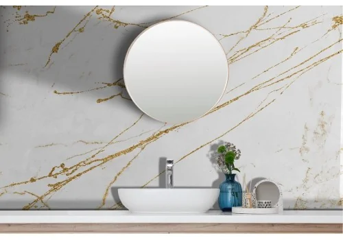 Marble effect wallpaper with gold finishes 2