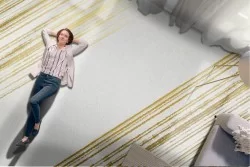 Carta da Parati superficie marmo bianco con righe dorate