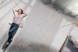 Marble surface wallpaper with flower decorations