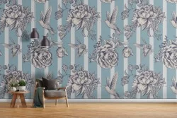 Carta da Parati decorazione rose vintage e righe azzurre.